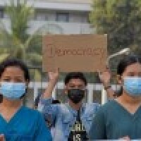 Mjanmā arestē mediķus par protestētāju ārstēšanu baznīcā