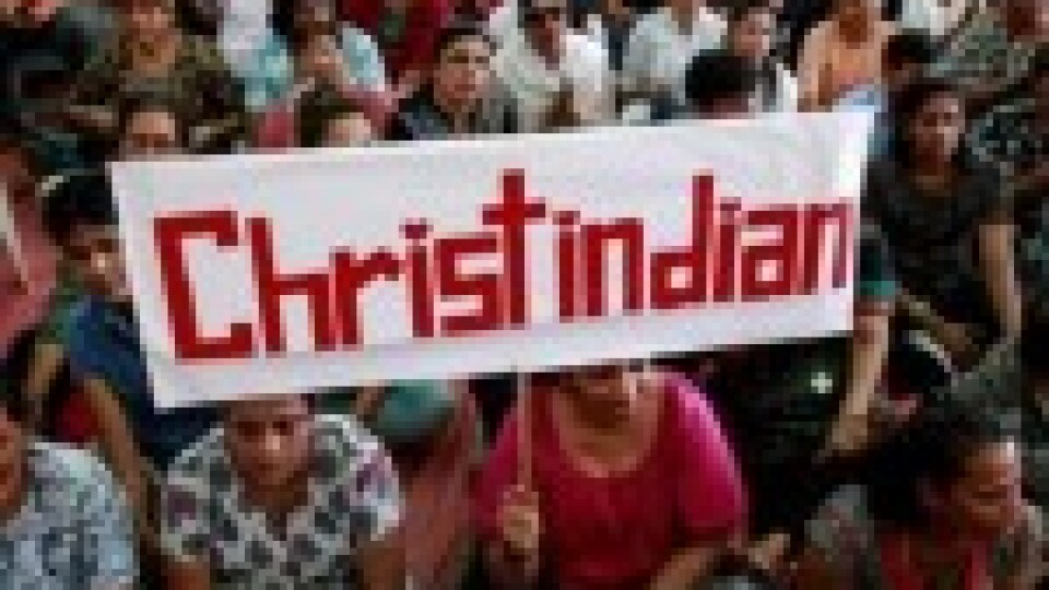 Indijā radikāļi nodedzina kristiešu māju un ievaino sešus cilvēkus