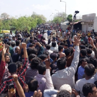 Pakistāna uz laiku aptur plānu izlikt kristiešus no apmetnes Pakistāna uz laiku aptur plānu izlikt kristiešus no apmetnes