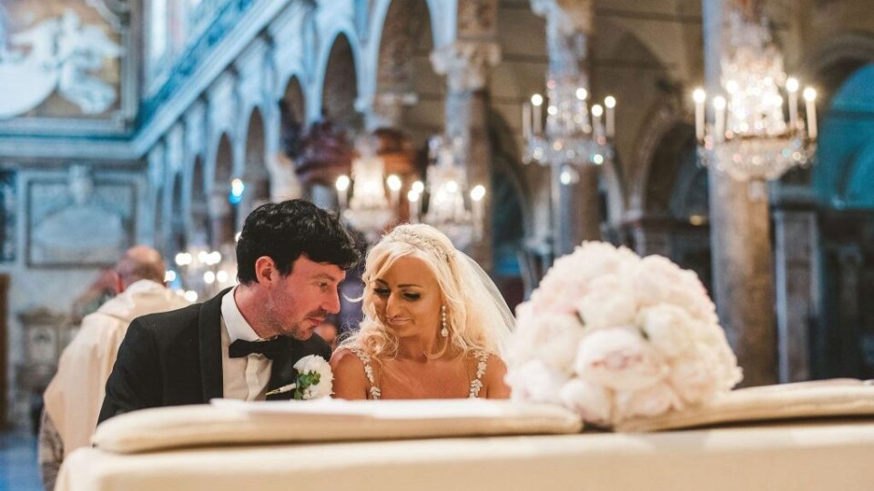 Itālijā plāno maksāt pāriem par laulībām baznīcā
