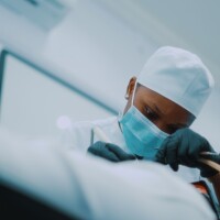 Ar baznīcu saistīta Nigērijas slimnīca katru gadu bez maksas izārstē 2000 bērnu grūtniecību seku cietējas