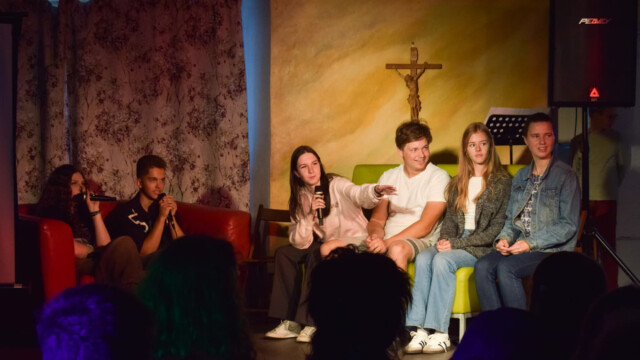 Jaunieši tiksies ikmēneša sadraudzības dienā Jauniešu centrā