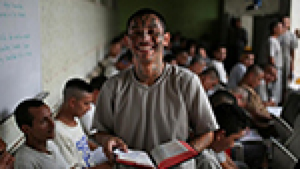 Salvadoras cietumā noziedznieki kļūst par kristiešiem
