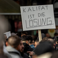 Musulmaņi demonstrācijā Vācijā aicina nepakļauties meļiem un nodibināt kalifātu