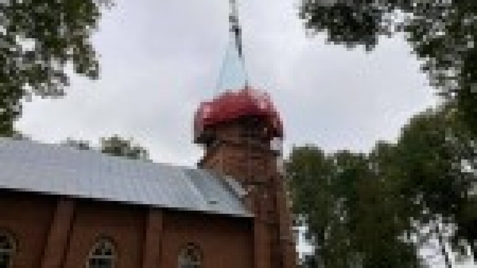 Atjaunots tornis Budbergas Sv. Pāvila dievnamam