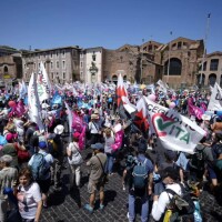 Aptuveni 5000 dzīvības aizstāvju Romā protestē pret abortiem