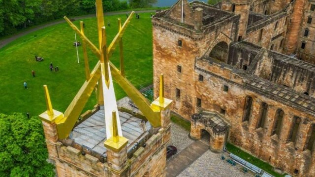 Atjaunota Skotijas baznīcas smaile