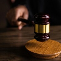ASV Augstākā tiesa neuzskata hormonu terapiju un operāciju aizliegumu transseksuāli domājošajiem nepilngadīgajiem par diskrimināciju