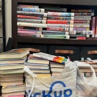 Mācītājs no bibliotēkas izņem vairāk nekā 100 LGBT grāmatu