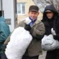 Ukrainas iedzīvotāji saņem humāno palīdzību