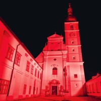 Vācijā sarkanā krāsā izgaismos ēkas vajāto kristiešu atbalstam