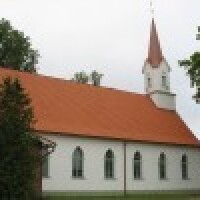 Notiek labiekārtošana Lielsalacas luterāņu baznīcas teritorijā